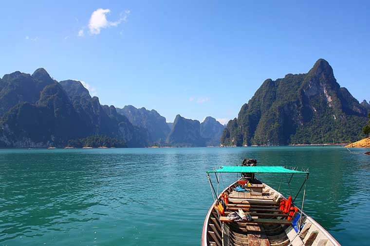 Longtail båt någonstans i Södra Thailand