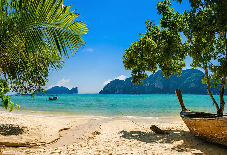 En strand i Thailand